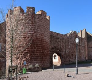 Turm der Freudenburger Stadtmauer. Bildquelle: Wikipedia, CC BY-SA 4.0.