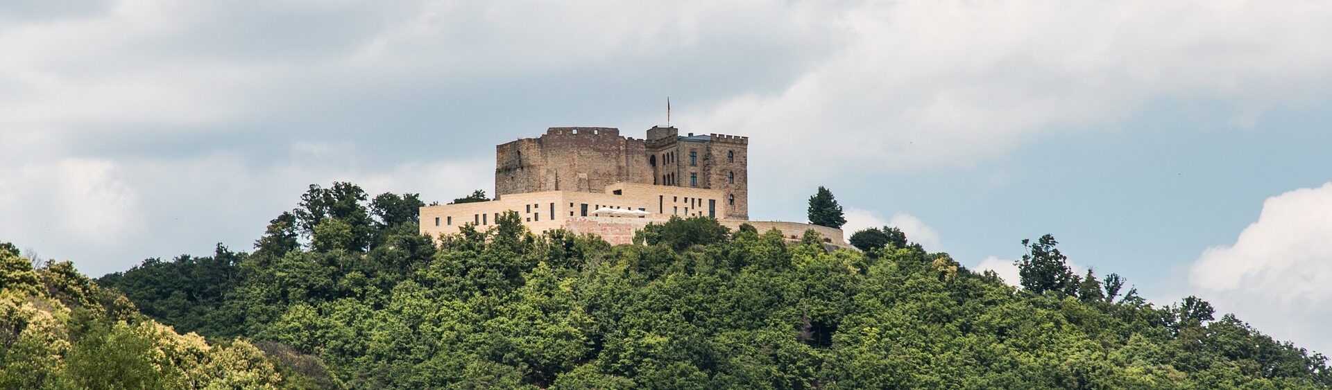 Pixabay-tomkevicius-hambach-castle-467510_1920